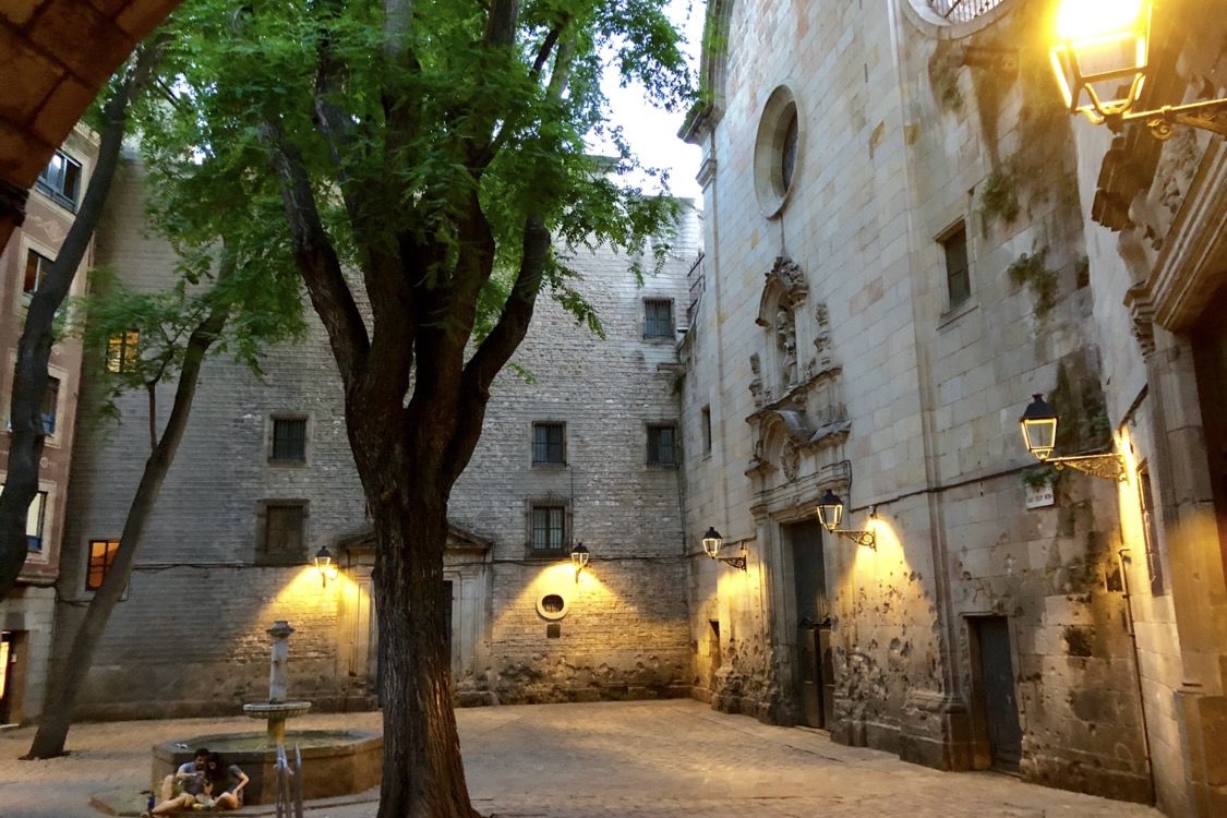 Plaça de Sant Felip Neri Plaça de Sant Felip Neri